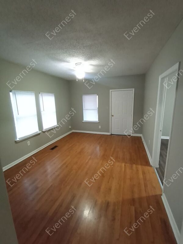 Building Photo - 430 Center St