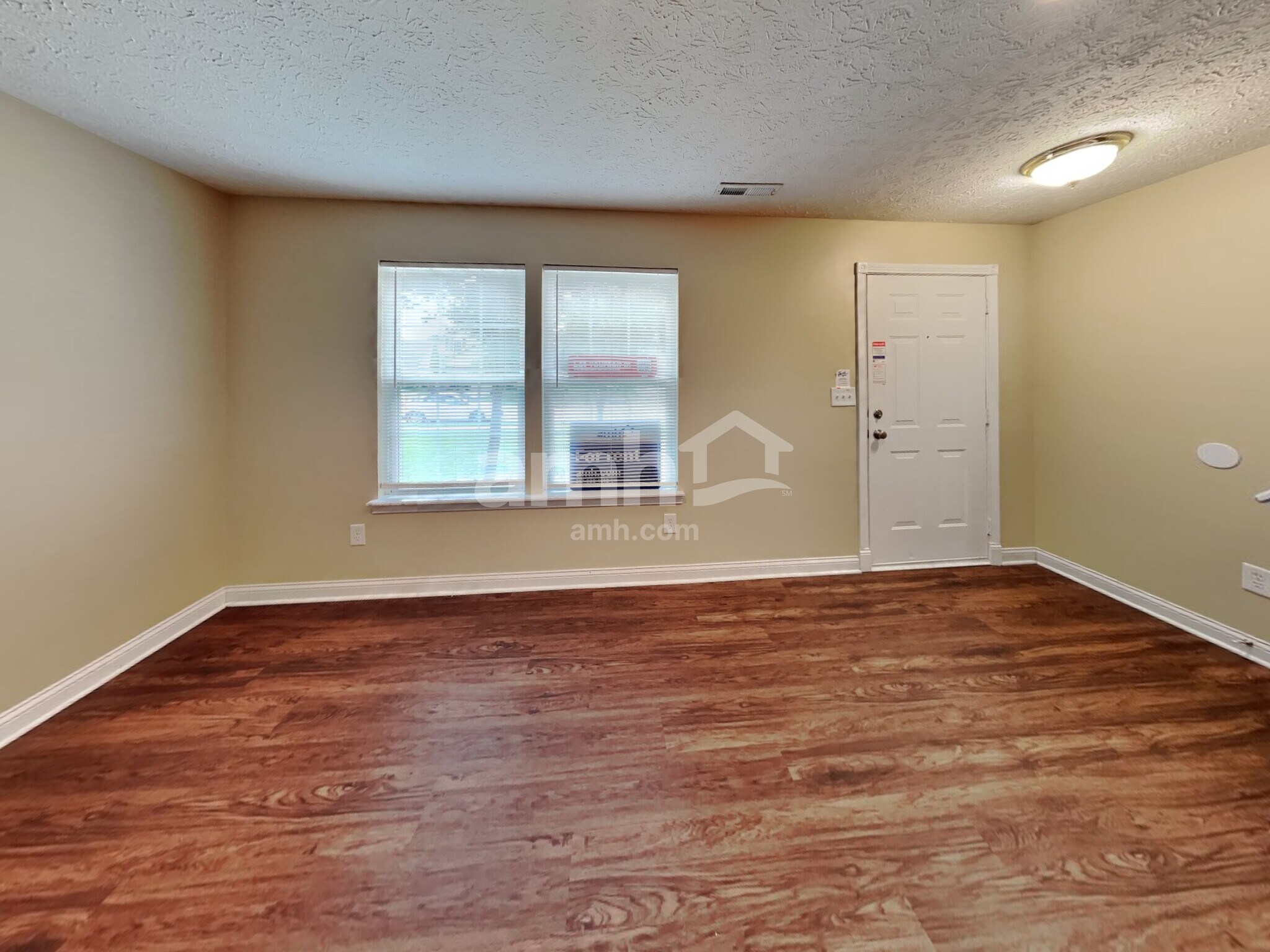 Building Photo - 10430 Wintergreen Way