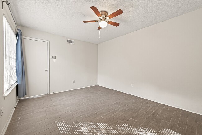 Building Photo - 13040 Greenway Chase Ct