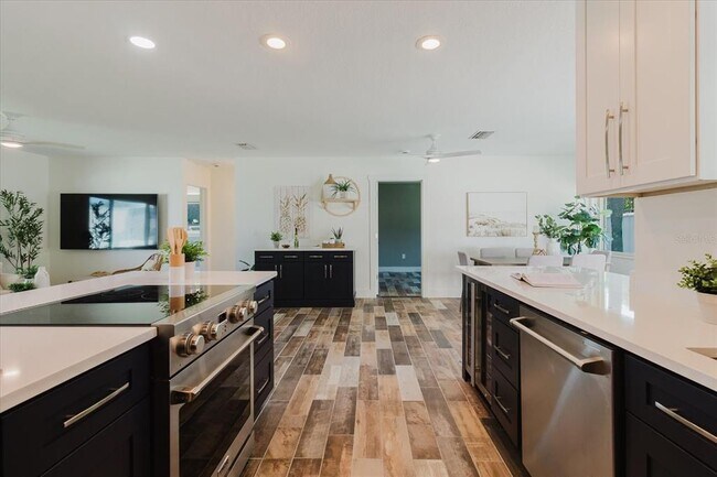 Building Photo - 411 87th Ave