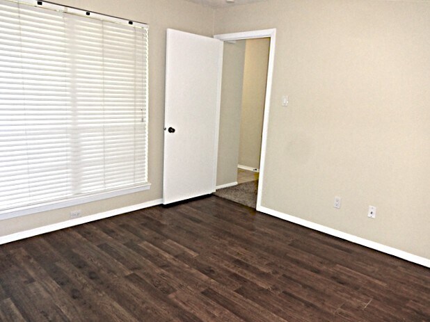Building Photo - 2706 Mayflower Landing Ct