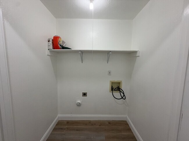 Building Photo - 8917 Vernon Dr