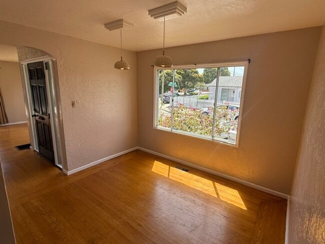 Building Photo - 3-Bedroom Single Family Home in Richmond Annex / El Cerrito Area