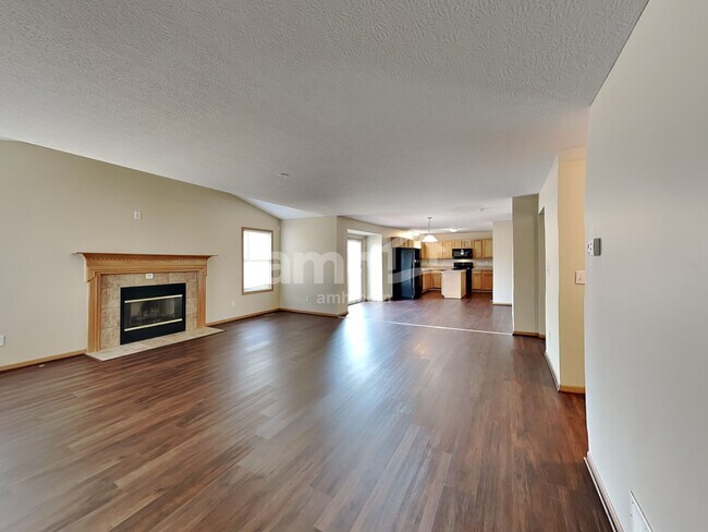 Building Photo - 2271 Landcrest Dr