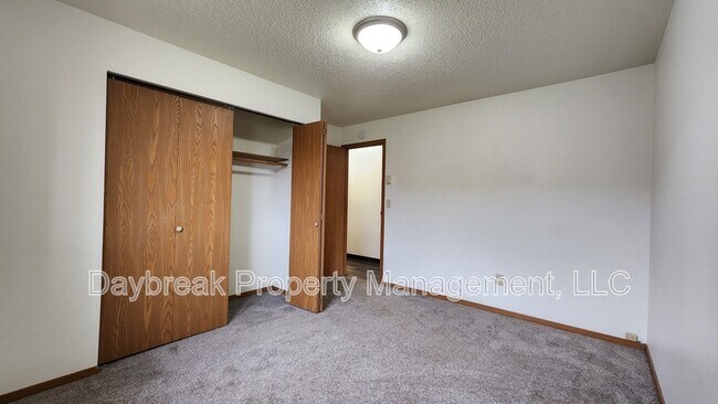 Building Photo - 3402 15th Ave S