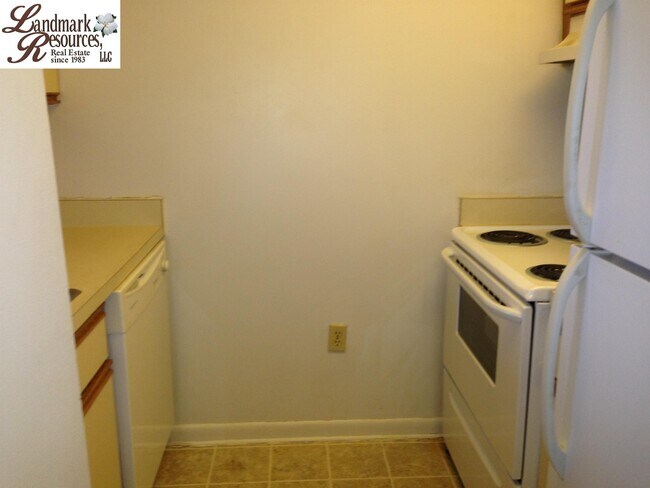 Building Photo - 1600 Park Cir