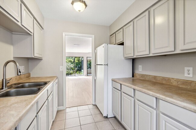 Building Photo - Mariners Walk - Easy walk to the beach