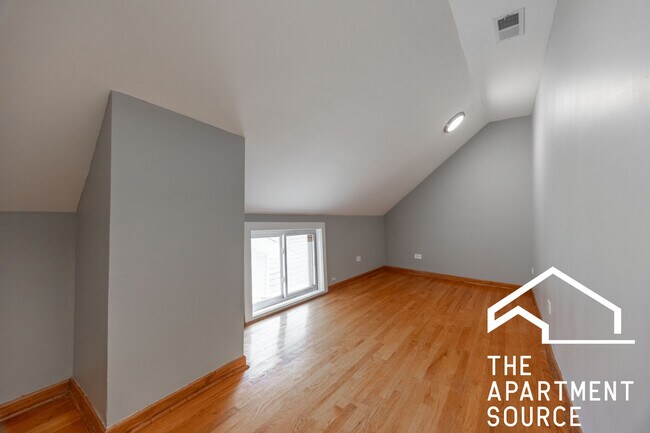 Building Photo - 2655 W Homer St