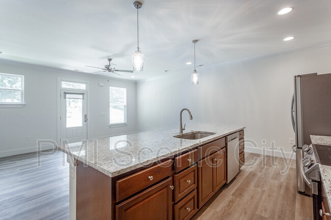 Building Photo - 1886 Young Rd SE