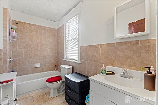 Building Photo - 104 Welton St