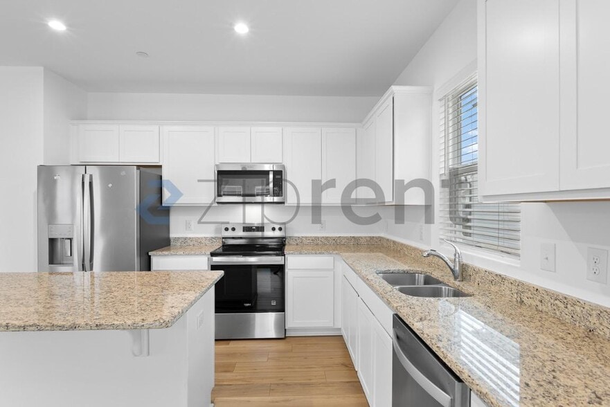 Building Photo - 3038 Langhorne Ave SW