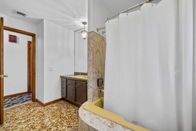 Building Photo - 117 Church Hill Rd