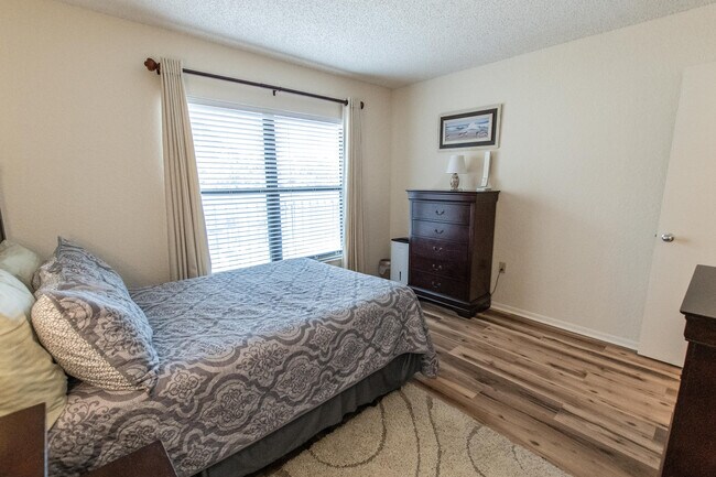 Building Photo - 1000 Cove Cay Dr