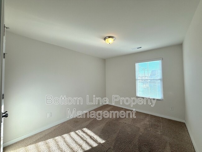 Building Photo - 706 Anglin Forest Way