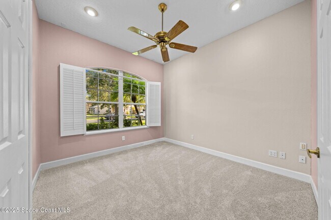 Building Photo - 949 SE Gardenbrook Ct