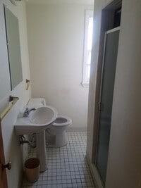 Building Photo - 4 bedroom, 2 full bath bungalow near Cedar and Warrensville