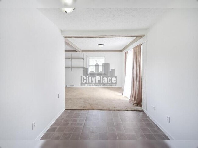 Building Photo - 636 Oak Dr
