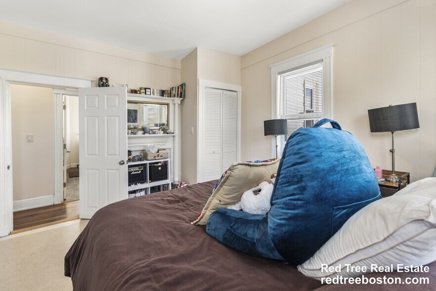 Building Photo - 175 River St