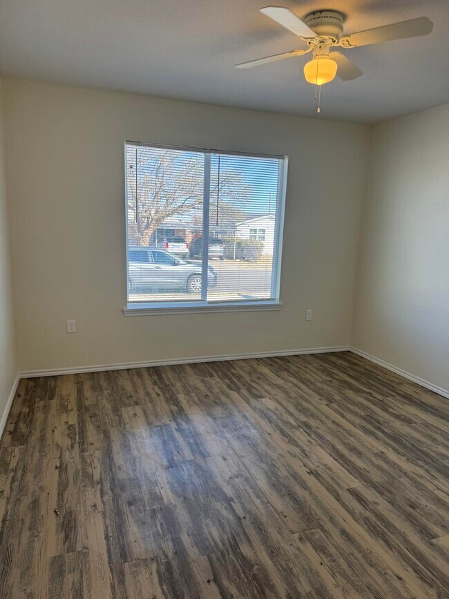 Building Photo - 321 N Sherman Ave