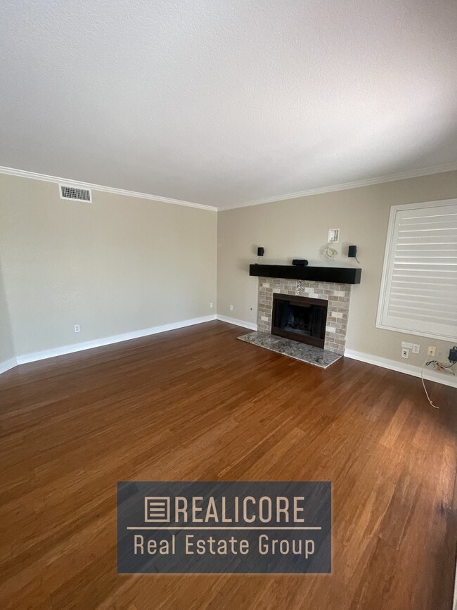 Building Photo - 10937 Sonora Ave