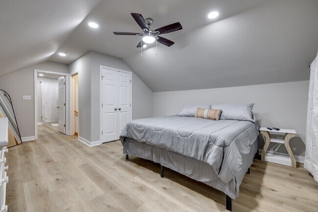 Building Photo - "Charming 2-Bedroom Furnished Retreat with Spacious Layout and 2.5 Baths in York, SC!"