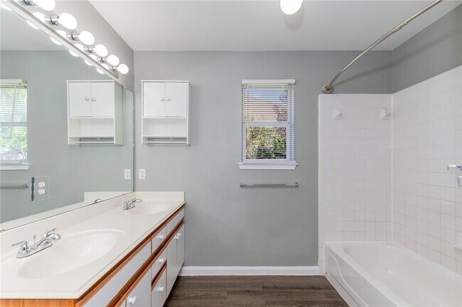 Building Photo - 1000 Honeysuckle Dr