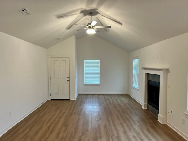 Building Photo - 502 N Cresswell Dr