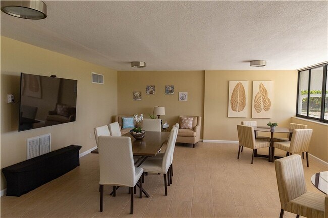 Building Photo - 4141 Ocean Dr