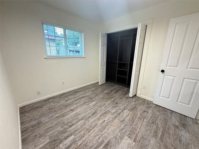 Building Photo - 1427 Kappa St
