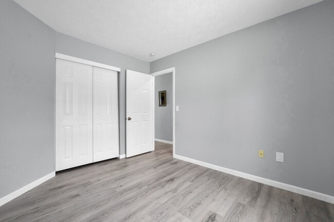 Building Photo - Stylish 2-Bedroom Condo with Vaulted Ceili...