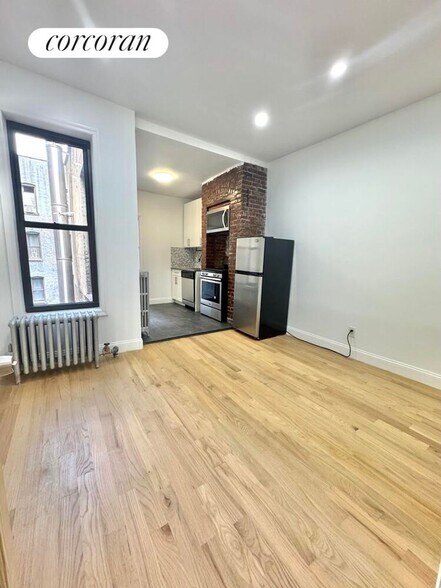 Building Photo - 509 E 81st St
