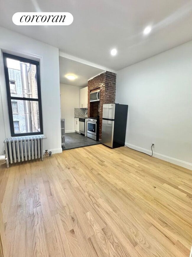 Building Photo - 509 E 81st St