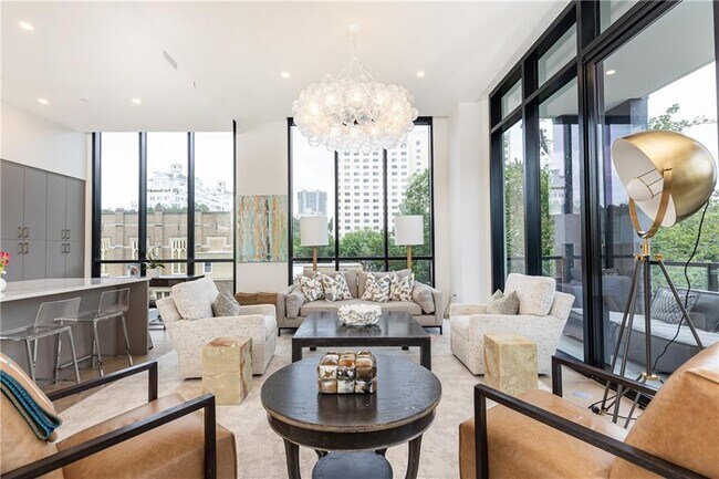 Building Photo - 2425 Peachtree Rd NE