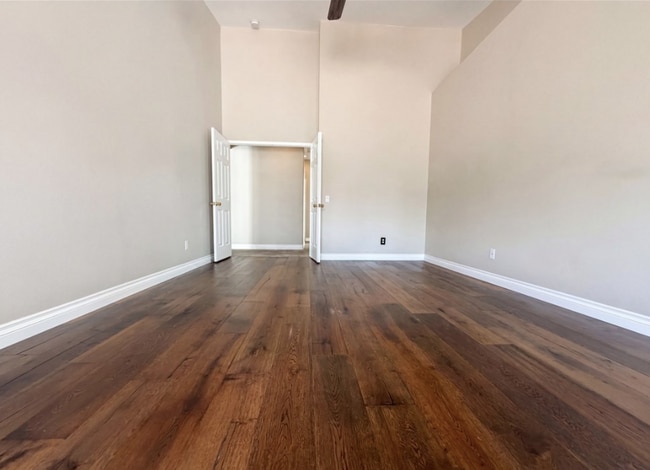 Building Photo - 3630 Vanderbilt Dr