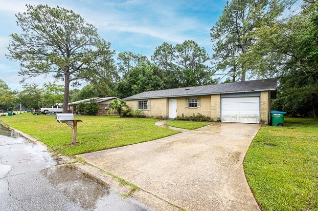Building Photo - 3 Bedroom home in Gautier