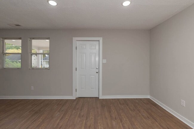 Building Photo - Beautiful Single Family Home!
