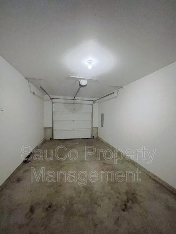 Building Photo - 15618 SE Caruthers Ct