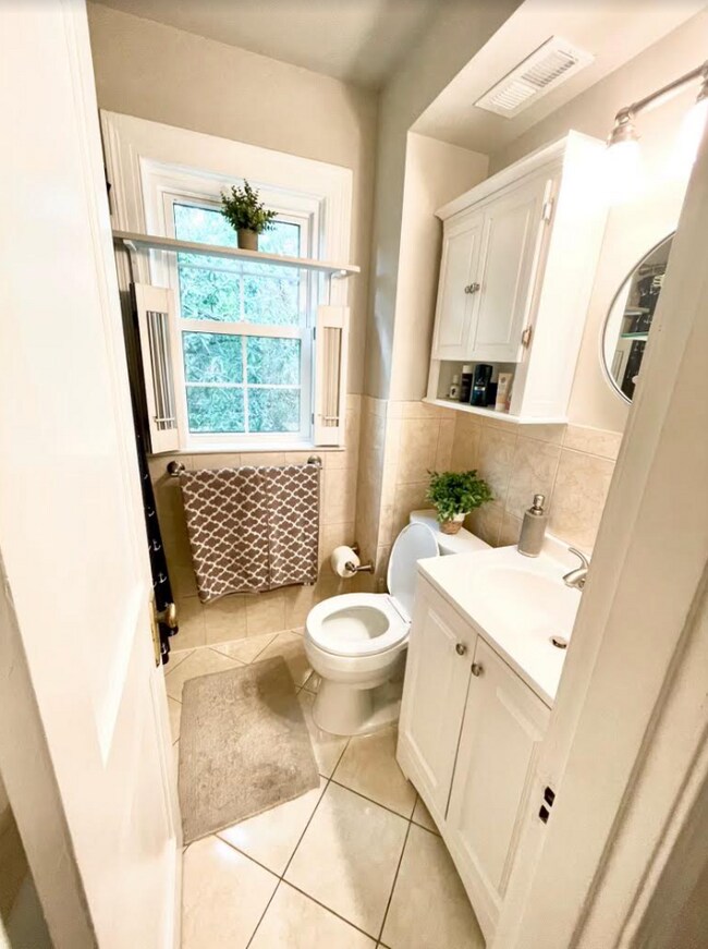 Building Photo - 1500 S Barton St