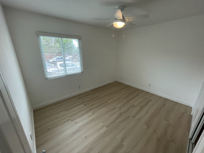 Building Photo - 405 Beaumont Dr