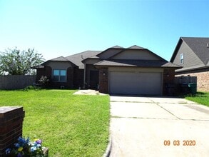 Building Photo - 3 bedroom home in Moore (OKC).