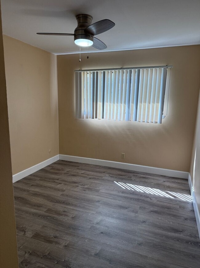 Building Photo - 3 Bedroom, 2 Bathroom Single Story Home in...