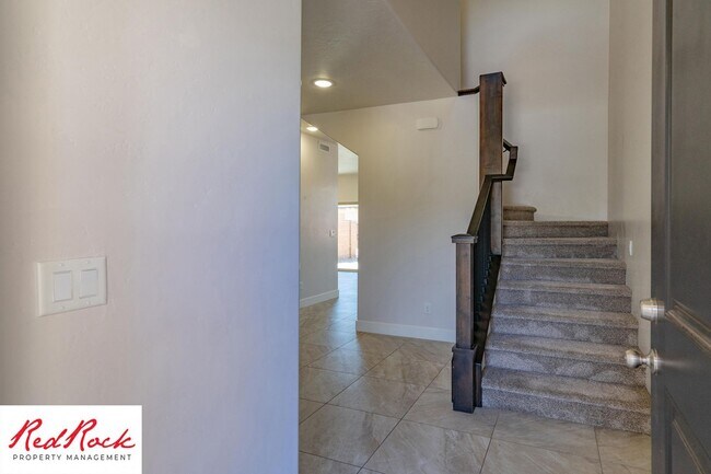 Building Photo - Gorgeous 3 Bedroom Townhome in Washington!
