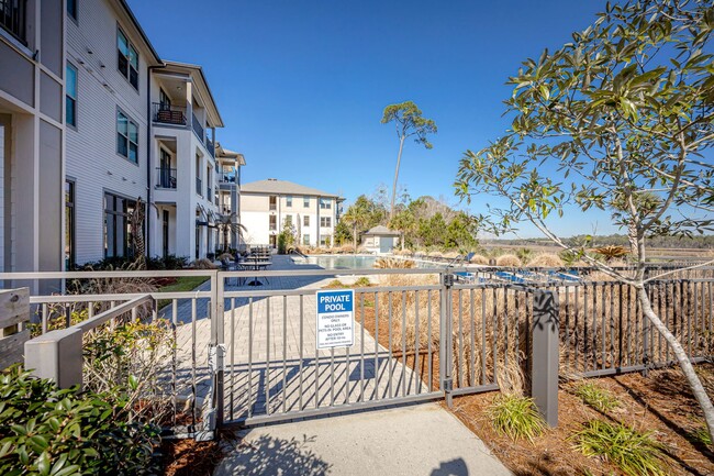 Building Photo - Coastal living right in the middle of Ocea...