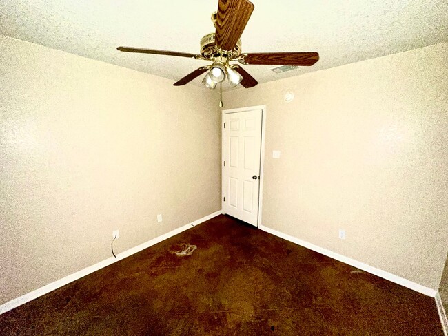 Building Photo - Available Now! 3 Bedroom 2 Bath in Killeen Tx