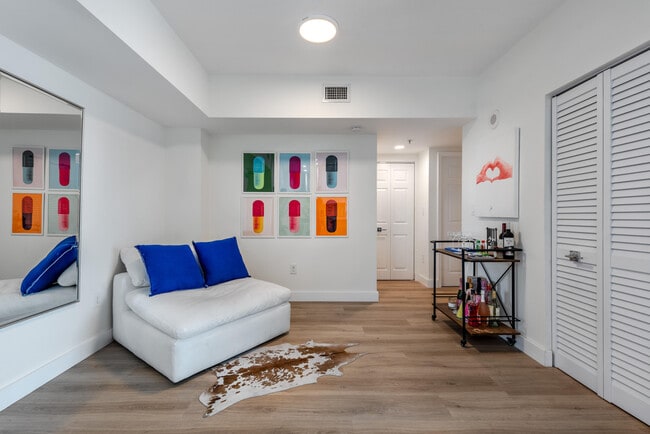 Building Photo - 1723 SW 2nd Ave