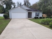 Building Photo - Spacious 3BD/2BA Home Near Moody AFB | Ope...