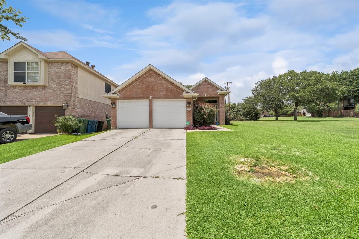Building Photo - 1701 Prescott Dr