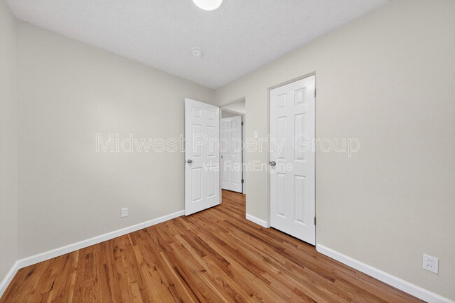 Building Photo - 645 Lilac Dr