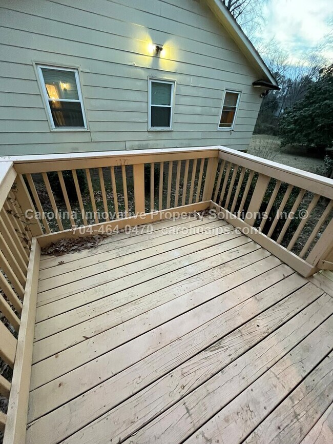 Building Photo - 4535 Dawnwood Dr