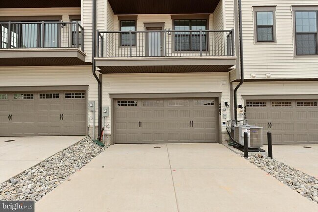 Building Photo - 4404 Fair Lakes Ct